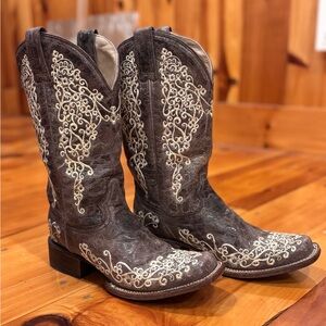 Embroidered Square toe Cowboy Boots